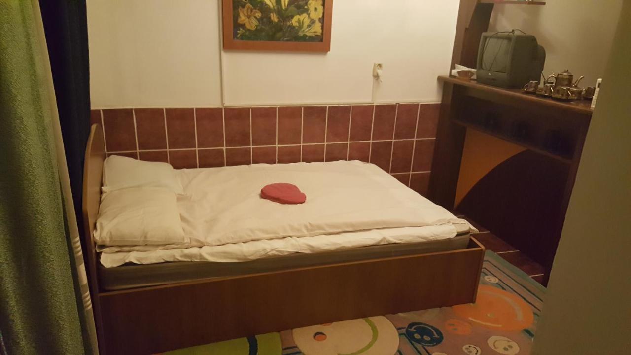 Casele Lena Bed & Breakfast Aldesti  Ngoại thất bức ảnh
